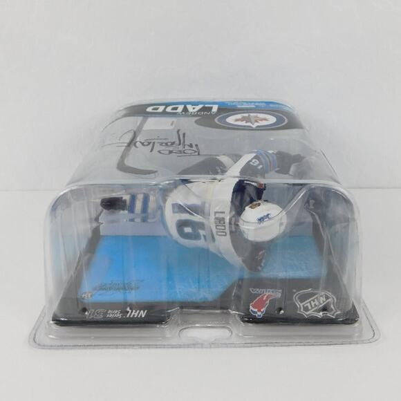 McFarlane Toys 2012 Andrew Ladd 16 NHL Winnipeg Jets Action Figure - Picture 5 of 6